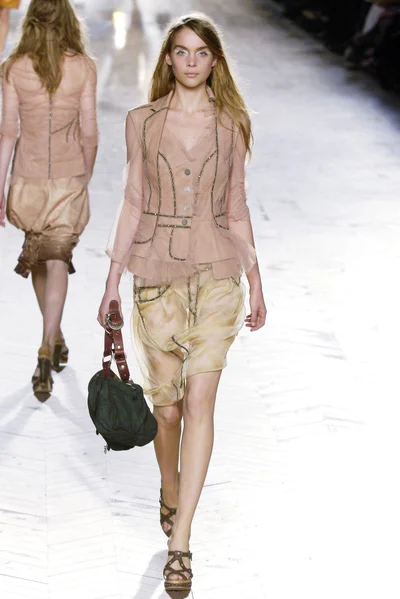 Look 27
